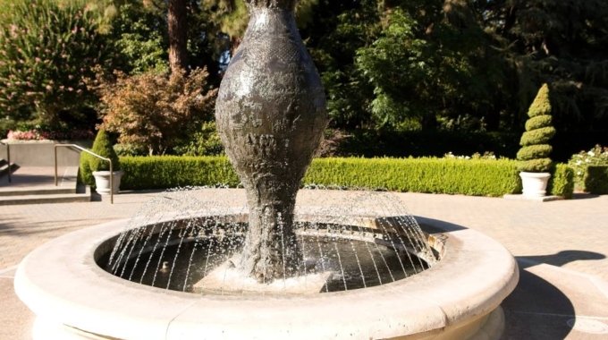 10 Water Trough Fountain Ideas For Rustic Charm In Your Garden