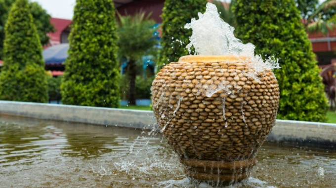 Do Water Features Need A Constant Water Supply?