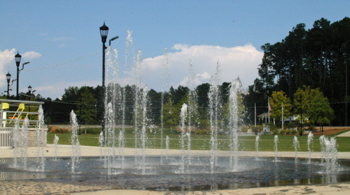 Splash Pad vs. Fountain: Which Fits Your Public Park?